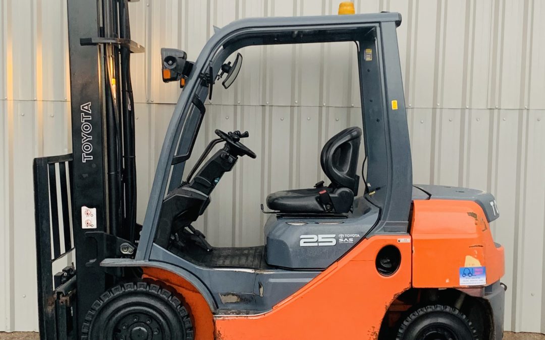 Toyota 8FDF25 Forklift: Kinerja Andal untuk Beragam Kebutuhan Industri